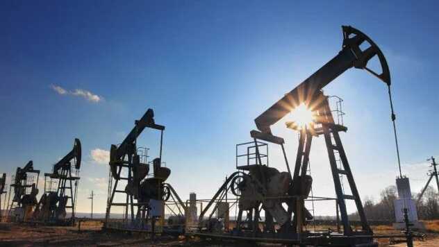 Экспорт российской нефти снижается третью неделю подряд