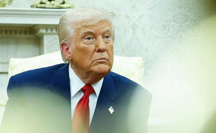 Трамп признает, что приостановил пошлины из-за падения фондовых рынков